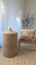 Charger l'image dans la galerie, Panière Marrakech – artisanale en fibres naturelles blanc crème avec pompon