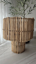 Charger l'image dans la galerie, Lampe artisanale en bois naturel – 53 cm