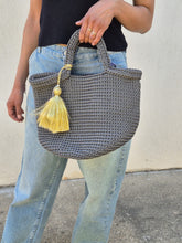 Charger l&#39;image dans la galerie, Sac en nylon gris
