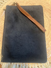 Charger l&#39;image dans la galerie, Pochette visage anse cuir

