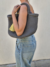 Charger l&#39;image dans la galerie, Sac en nylon gris
