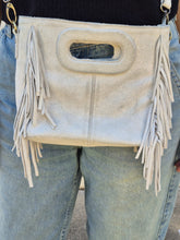 Charger l&#39;image dans la galerie, Sac en daim gris clair pailleté

