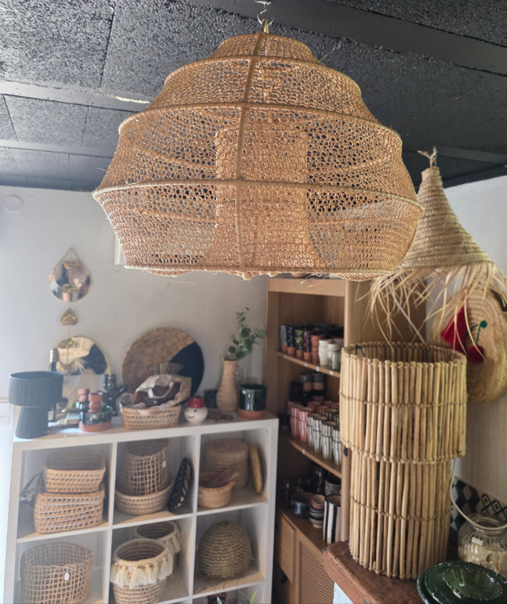 Suspension Dalia – Grand modèle ajouré en fibre naturelle