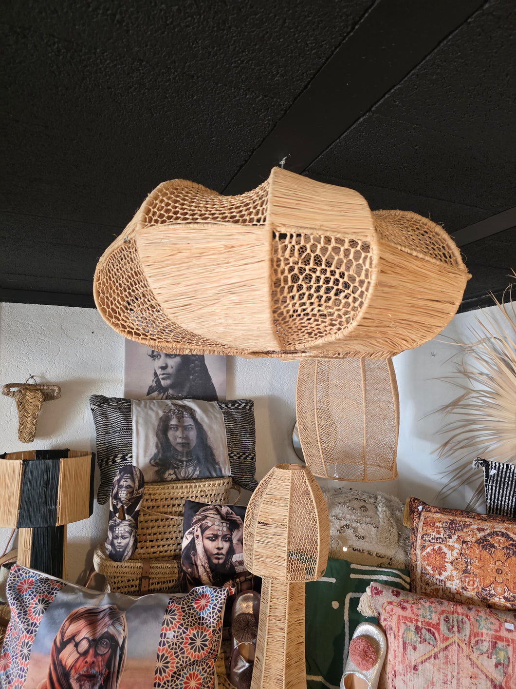 Suspension Nahla – Modèle ajouré en fibre naturelle (pièce unique avec petite irrégularité)