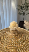 Charger l&#39;image dans la galerie, Panière Marrakech – artisanale en fibres naturelles blanc crème avec pompon
