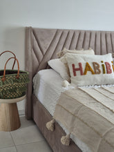 Charger l&#39;image dans la galerie, Coussin Habibi
