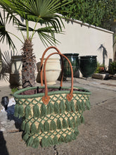 Charger l&#39;image dans la galerie, Panier “Vert Oasis” – Pompons &amp; Cuir

