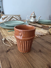 Charger l&#39;image dans la galerie, 🧉 Lot de 4 petits verres – Terre cuite sculptée – Artisanat marocain
