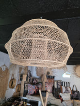 Charger l&#39;image dans la galerie, Suspension Dalia – Grand modèle ajouré en fibre naturelle
