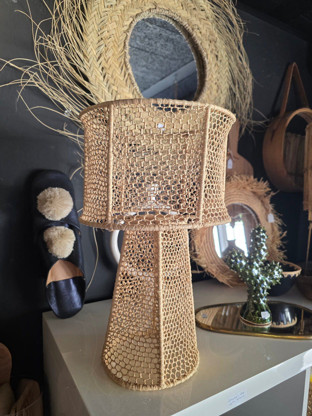 Lampe à poser Assiya – Fibre naturelle tressée