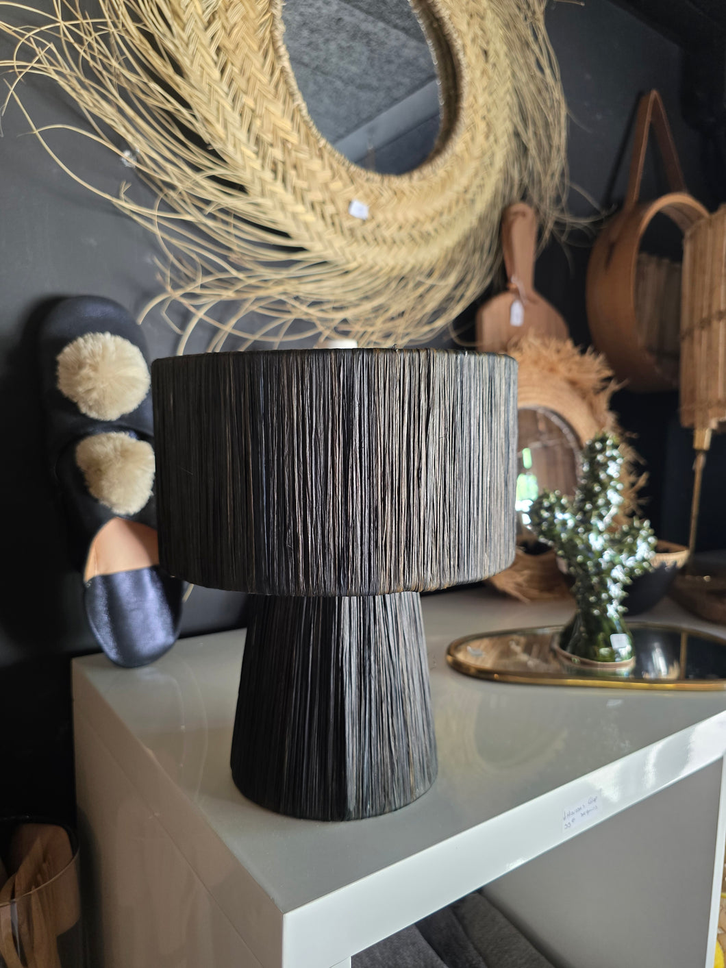 Lampe à poser Nouria – Finition noire tressée