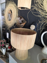 Charger l&#39;image dans la galerie, Lampe à poser Lina – Fibre naturelle finition lisse
