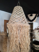 Charger l&#39;image dans la galerie, Suspension Alya M – Tressage ajouré &amp; fibres tombantes
