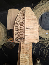 Charger l&#39;image dans la galerie, Lampe à poser Zahra – Totem lumineux en fibre naturelle
