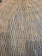 Charger l&#39;image dans la galerie, Suspension Layla – Grand modèle tressé à pétales (pièce unique avec irrégularité)

