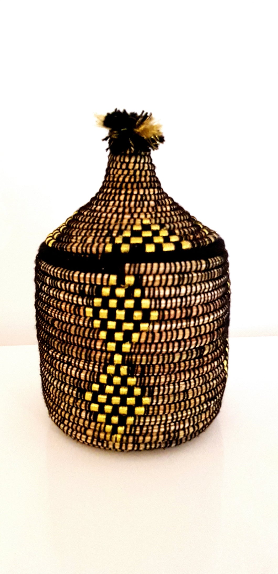 Boite berbère avec pompon