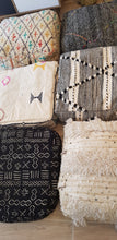 Charger l&#39;image dans la galerie, Pouf Zanafi en laine
