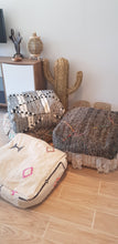 Charger l&#39;image dans la galerie, Pouf en laine gris
