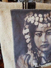 Charger l&#39;image dans la galerie, Coussin Leila
