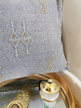 Charger l&#39;image dans la galerie, Housse de coussin sabra bleu jeans
