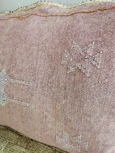Charger l&#39;image dans la galerie, Housse de coussin sabra aubergine délavé
