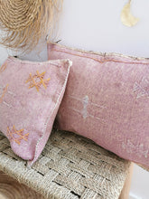 Charger l&#39;image dans la galerie, Housse de coussin sabra aubergine délavé
