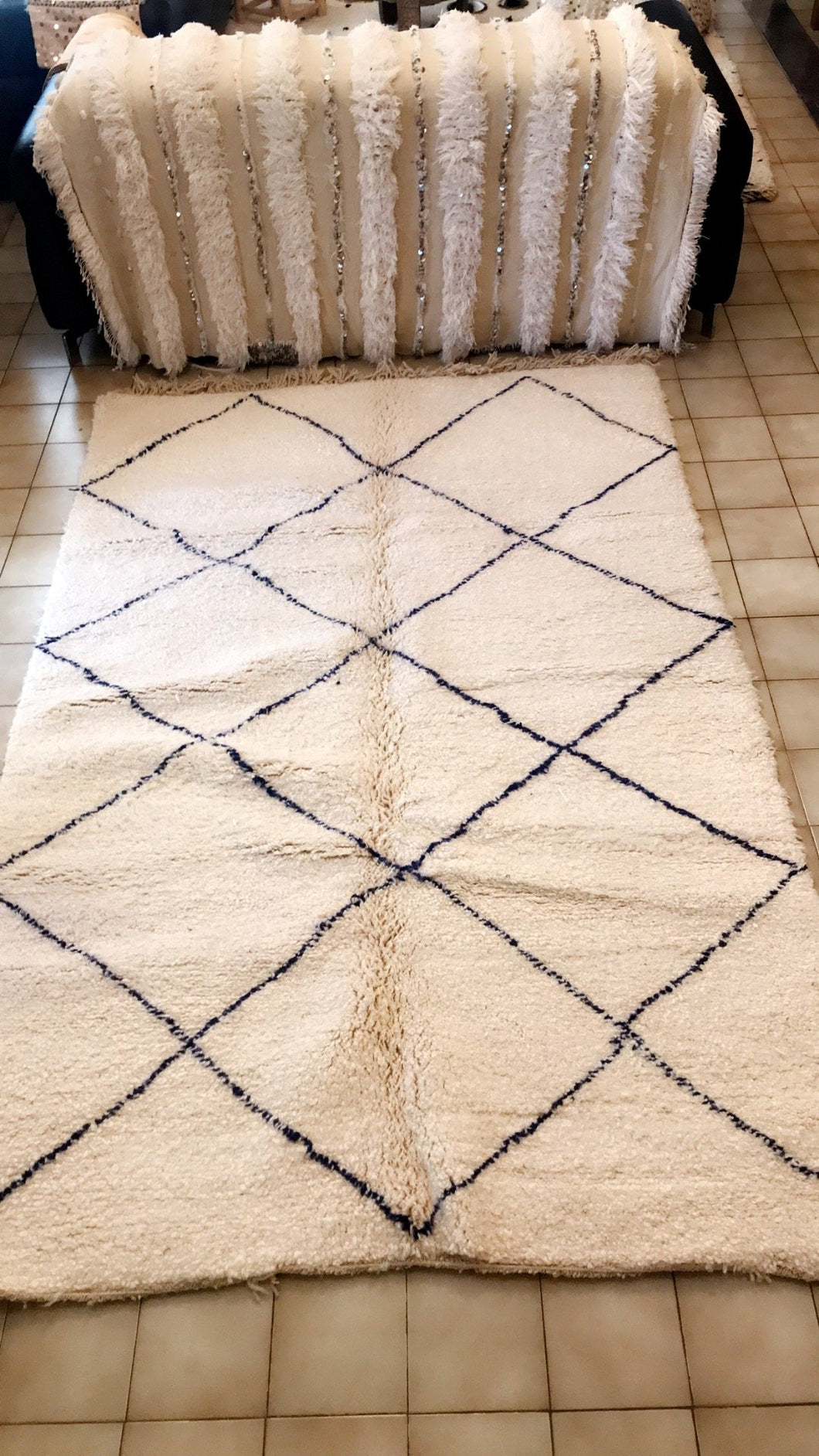 Tapis Beni Ouarain Ecru et Bleu marine - 242x157cm
