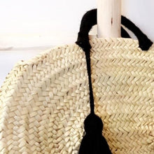 Charger l&#39;image dans la galerie, Panier ovale avec anse et pompon en laine noire
