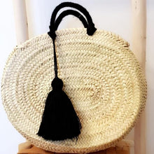 Charger l&#39;image dans la galerie, Panier ovale avec anse et pompon en laine noire
