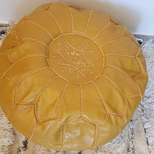 Charger l&#39;image dans la galerie, Pouf marocain brodé en cuir jaune
