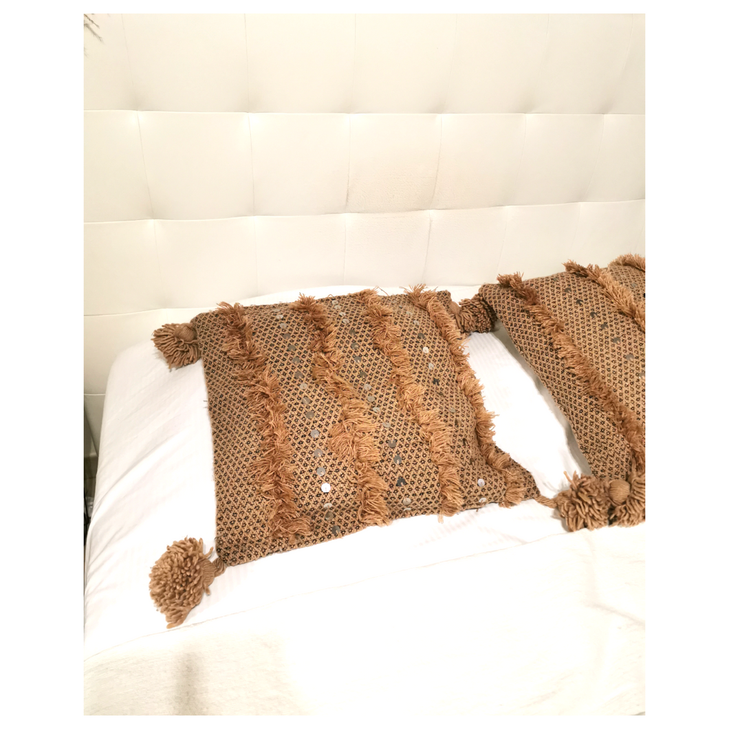 Housse de Coussin camel et sequins