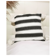Charger l&#39;image dans la galerie, Housse de Coussin blanc rayé gris clair

