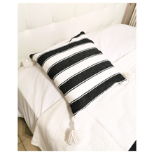 Charger l&#39;image dans la galerie, Housse de Coussin blanc/gris foncé

