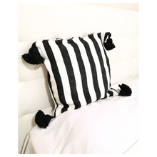 Charger l&#39;image dans la galerie, Housse de Coussin blanc/gris foncé
