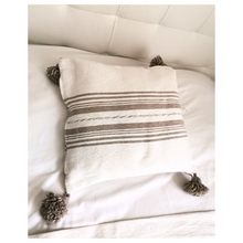 Charger l&#39;image dans la galerie, Housse de Coussin motifs taupe
