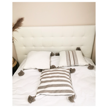 Charger l&#39;image dans la galerie, Housse de Coussin motifs taupe
